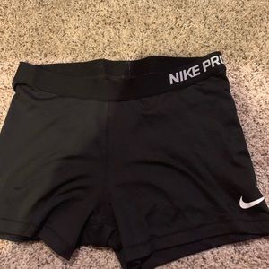 BLACK NIKE PROS